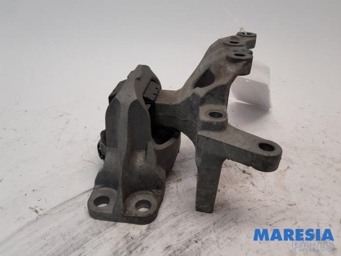Usagé Support moteur Renault Kadjar (RFEH) 1.6 TCE 165 Prix € 20,00 Règlement à la marge proposé par Maresia Parts