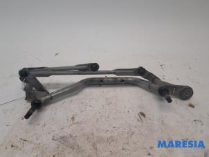 Used Wiper mechanism Renault Clio IV (5R) 1.2 TCE 16V GT EDC Price € 75,00 Margin scheme offered by Maresia Parts