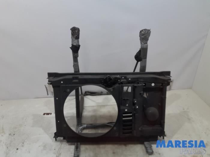 Begagnade Front Peugeot 307 CC (3B) 2.0 16V Pris € 50,00 Marginaltabell erbjuds av Maresia Parts