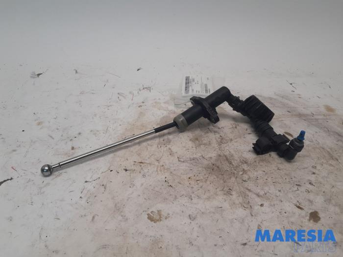 Begagnade Kopplingspump Alfa Romeo Giulietta (940) 1.75 TBI 16V QV Pris € 35,00 Marginaltabell erbjuds av Maresia Parts