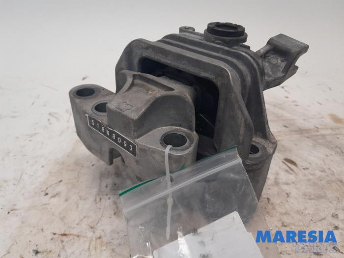 Used Engine mount Alfa Romeo Giulietta (940) 1.75 TBI 16V QV Price € 35,00 Margin scheme offered by Maresia Parts