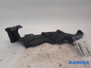 Used Front bumper bracket, right Renault Megane III Coupe (DZ) 2.0 16V TCe 180 Price € 30,00 Margin scheme offered by Maresia Parts
