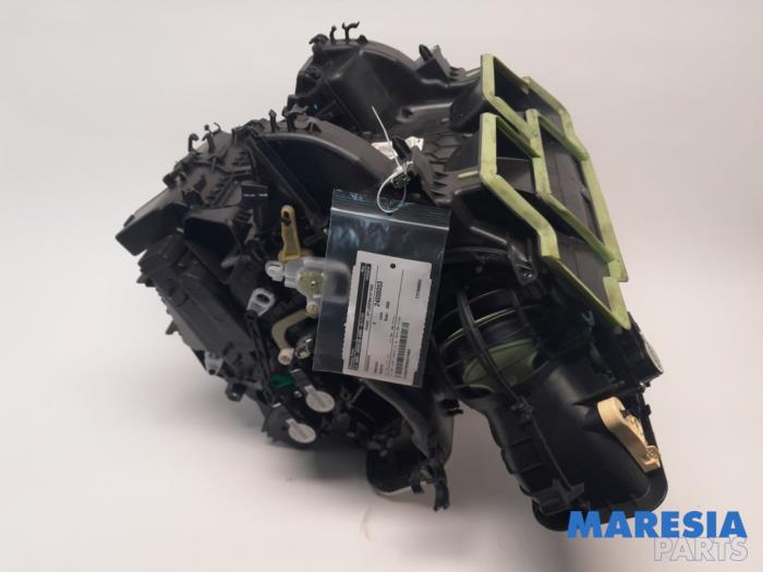 Begagnade Värmarhus Renault Scénic III (JZ) 1.4 16V TCe 130 Pris € 315,00 Marginaltabell erbjuds av Maresia Parts
