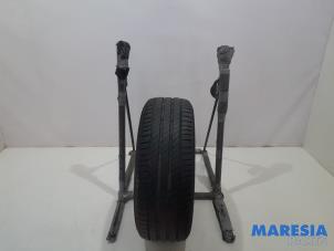 Gebrauchte Reifen Peugeot 307 CC (3B) 2.0 16V Preis € 25,00 Margenregelung angeboten von Maresia Parts