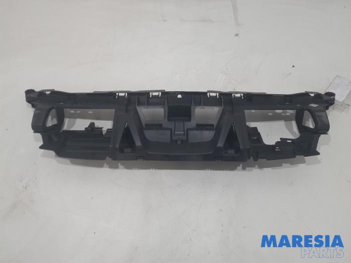 Begagnade Front Peugeot 5008 I (0A/0E) 1.6 THP 16V Pris € 39,99 Marginaltabell erbjuds av Maresia Parts