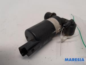 Used Windscreen washer pump Renault Grand Scénic III (JZ) 2.0 16V CVT Price € 10,00 Margin scheme offered by Maresia Parts