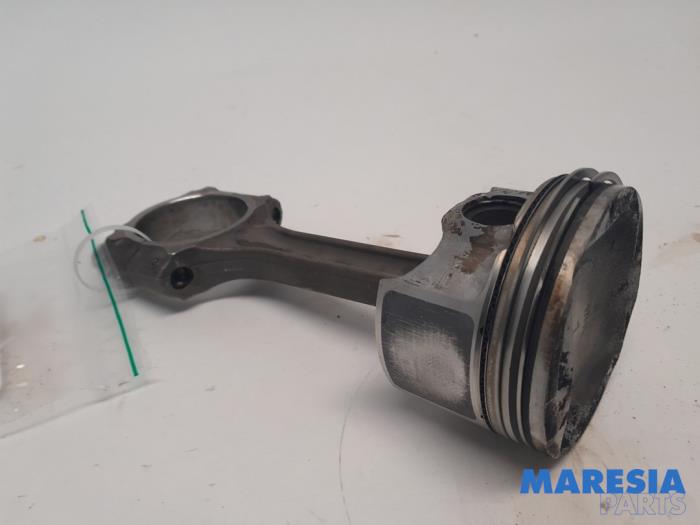 Gebrauchte Pleuelstange Renault Megane III Grandtour (KZ) 1.4 16V TCe 130 Preis € 65,00 Margenregelung angeboten von Maresia Parts