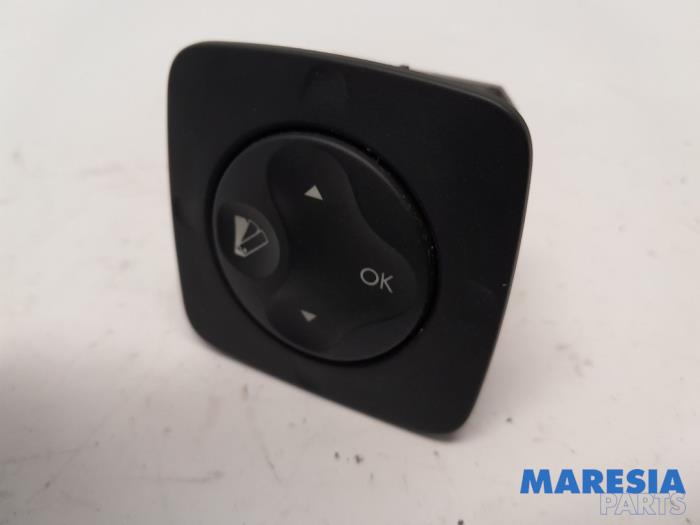 Used On-board computer controller Renault Grand Scénic III (JZ) 2.0 16V CVT Price € 15,00 Margin scheme offered by Maresia Parts