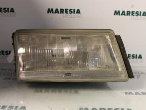 Used Headlight, right Fiat Croma (154) 2.0 ie 16V Price € 40,00 Margin scheme offered by Maresia Parts