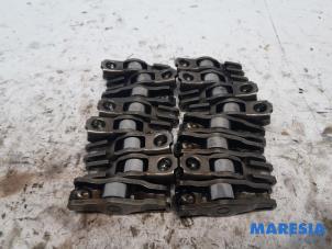 Used Rocker arm Peugeot 5008 I (0A/0E) 1.6 HDiF 16V Price € 50,00 Margin scheme offered by Maresia Parts