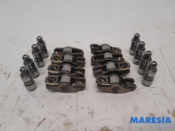 Begagnade Vipparm Peugeot 5008 I (0A/0E) 1.6 HDiF 16V Pris € 50,00 Marginaltabell erbjuds av Maresia Parts