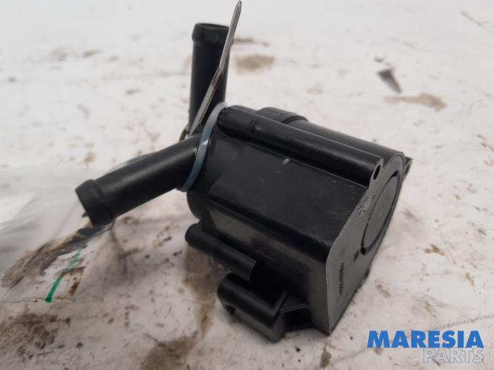 Begagnade Extra vattenpump Peugeot 308 (4A/C) 1.6 16V THP 150 Pris € 60,00 Marginaltabell erbjuds av Maresia Parts