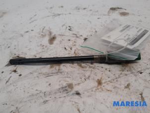Used Oil level sensor Peugeot 308 (4A/C) 1.6 16V THP 150 Price € 30,00 Margin scheme offered by Maresia Parts
