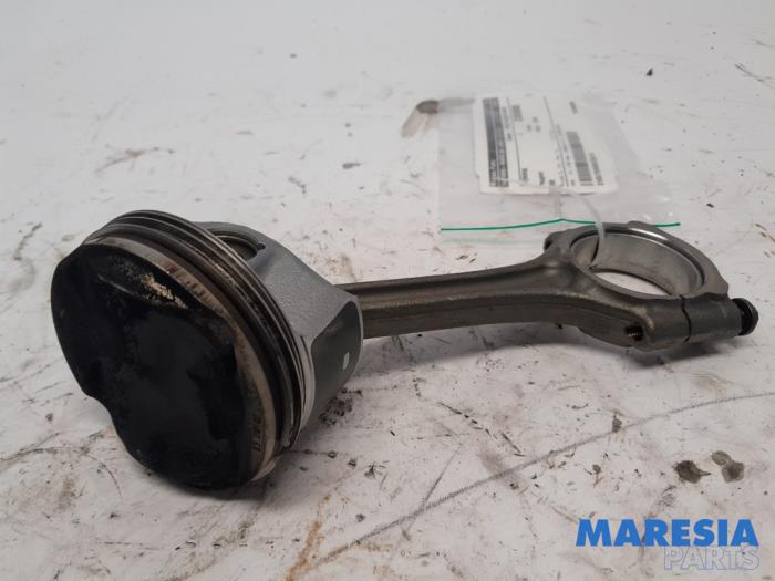 Begagnade Vevstake Peugeot 308 (L3/L8/LB/LH/LP) 1.2 12V e-THP PureTech 110 Pris € 50,00 Marginaltabell erbjuds av Maresia Parts