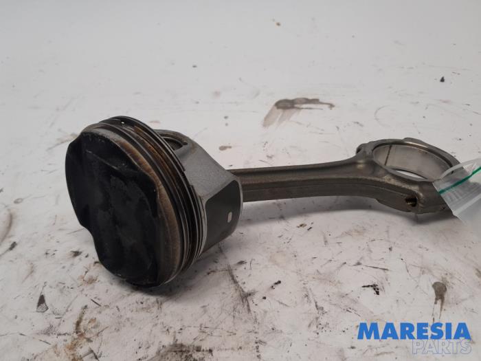 Begagnade Vevstake Peugeot 308 (L3/L8/LB/LH/LP) 1.2 12V e-THP PureTech 110 Pris € 50,00 Marginaltabell erbjuds av Maresia Parts