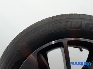 Usagé Jeu de jantes sport + pneus Renault Zoé (AG) R90 Prix € 549,00 Règlement à la marge proposé par Maresia Parts