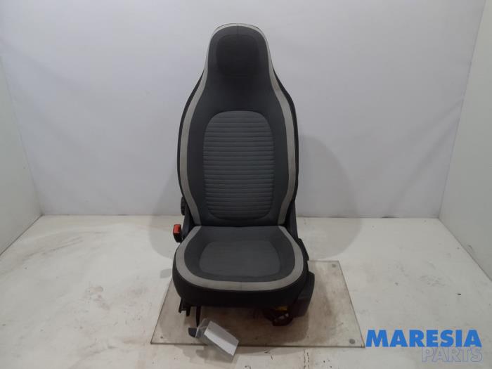 Używane Fotel lewy Renault Twingo III (AH) 1.0 SCe 70 12V Cena € 124,95 Procedura marży oferowane przez Maresia Parts