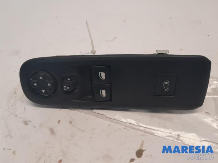 Usados Interruptor combinado de ventanillas Peugeot Partner (EA//EF/EN/EU) 1.5 BlueHDi 100 Precio € 54,45 IVA incluido ofrecido por Maresia Parts