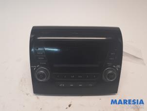 Usados Reproductor de CD y radio Peugeot Boxer (U9) 2.0 BlueHDi 130 Precio € 314,60 IVA incluido ofrecido por Maresia Parts