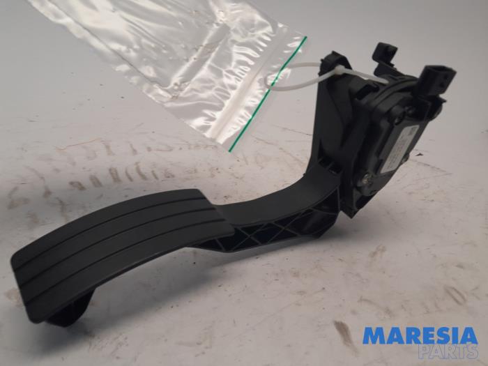 Begagnade Gaspedalsensor Renault Twingo III (AH) 1.0 SCe 70 12V Pris € 40,00 Marginaltabell erbjuds av Maresia Parts