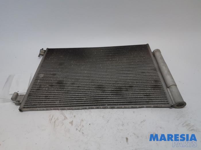 Air conditioning condenser from a Renault Twingo III (AH) 1.0 SCe 70 12V 2014