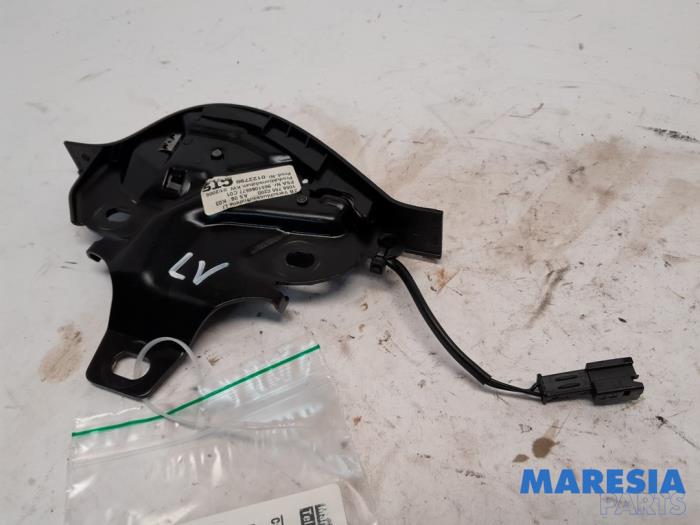 Convertible lock from a Peugeot 307 CC (3B) 2.0 16V 2006