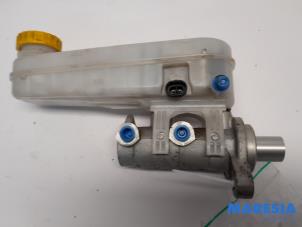 Używane Glówny cylinder hamulcowy Peugeot Boxer (U9) 2.0 BlueHDi 130 Cena € 36,30 Z VAT oferowane przez Maresia Parts