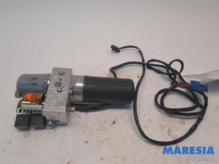 Używane Silnik dachu cabrio Peugeot 307 CC (3B) 2.0 16V Cena € 199,99 Procedura marży oferowane przez Maresia Parts