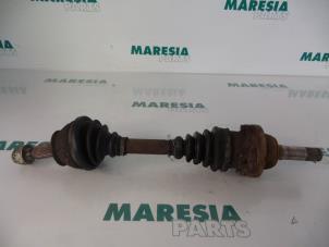 Used Front drive shaft, left Fiat Bravo (182A) 1.9 TDS S,SX 75 Price € 45,00 Margin scheme offered by Maresia Parts