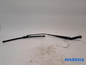 Used Front wiper arm Peugeot Boxer (U9) 2.0 BlueHDi 130 Price € 30,25 Inclusive VAT offered by Maresia Parts