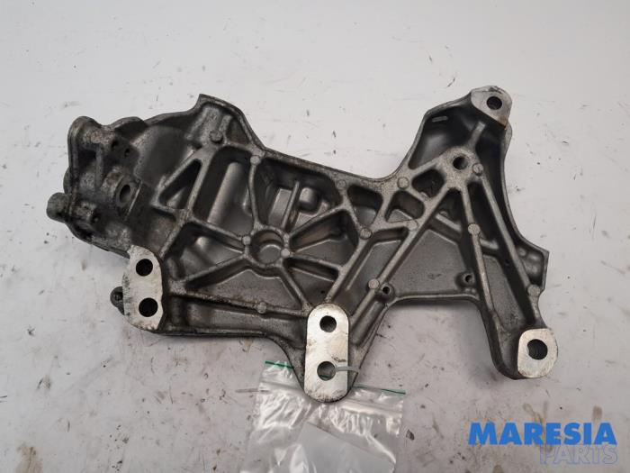 Used Engine mount Nissan NV 300 1.6 dCi 125 Price € 42,35 Inclusive VAT offered by Maresia Parts
