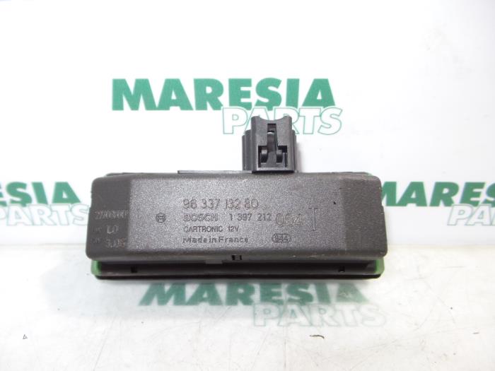 Begagnade Regnsensor Peugeot 406 Coupé (8C) 2.0 16V Pris € 40,00 Marginaltabell erbjuds av Maresia Parts