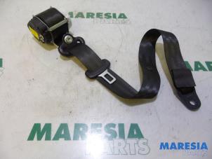 Used Rear seatbelt, right Renault Twingo III (AH) 1.0 SCe 70 12V Price € 65,00 Margin scheme offered by Maresia Parts