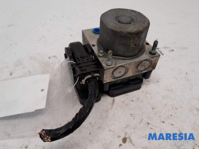 Begagnade ABS-pump Renault Twingo III (AH) 1.0 SCe 70 12V Pris € 74,99 Marginaltabell erbjuds av Maresia Parts