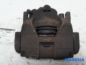 Used Front brake calliper, right Renault Grand Scénic III (JZ) 2.0 16V CVT Price € 25,00 Margin scheme offered by Maresia Parts