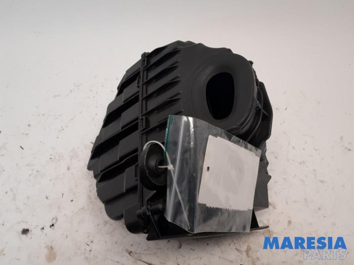 Begagnade Luftfilterhus Renault Grand Scénic III (JZ) 2.0 16V CVT Pris € 39,95 Marginaltabell erbjuds av Maresia Parts