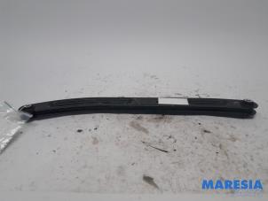Used Rear torque rod, left Renault Twingo III (AH) 1.0 SCe 70 12V Price € 25,00 Margin scheme offered by Maresia Parts