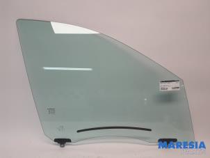 Used Door window 4-door, front right Renault Scénic III (JZ) 1.4 16V TCe 130 Price € 40,00 Margin scheme offered by Maresia Parts