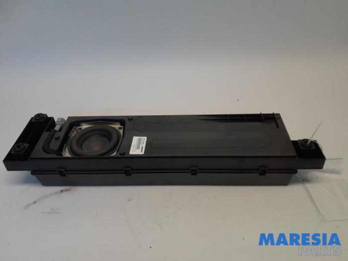 Begagnade Bashögtalare Renault Zoé (AG) R90 Pris € 189,00 Marginaltabell erbjuds av Maresia Parts
