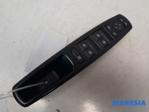 Used Multi-functional window switch Renault Scénic III (JZ) 1.4 16V TCe 130 Price € 35,00 Margin scheme offered by Maresia Parts