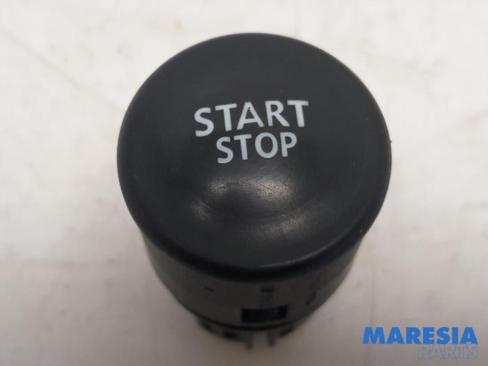 Używane Przelacznik Start/Stop Renault Scénic III (JZ) 1.4 16V TCe 130 Cena € 9,99 Procedura marży oferowane przez Maresia Parts