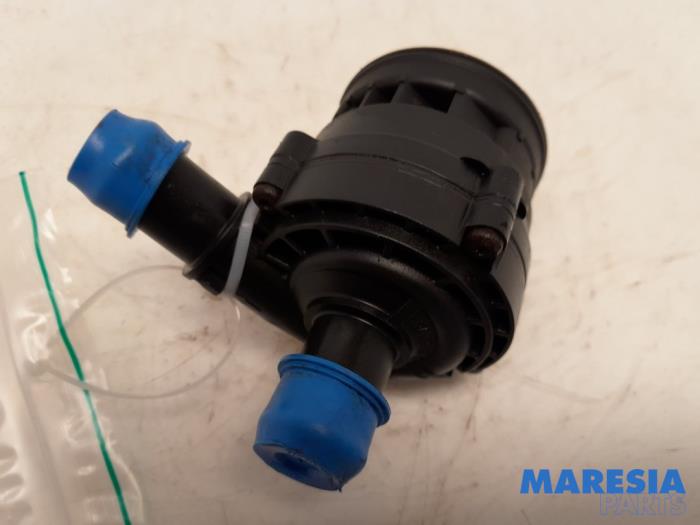 Begagnade Extra vattenpump Renault Scénic III (JZ) 1.4 16V TCe 130 Pris € 25,00 Marginaltabell erbjuds av Maresia Parts
