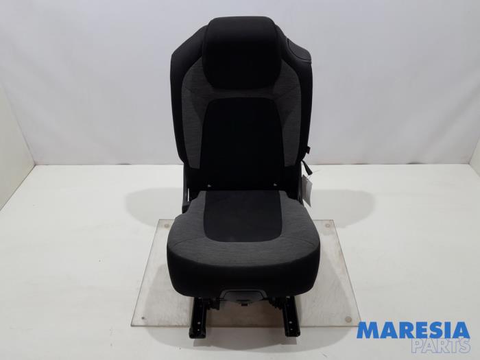 Używane Fotel tylny Citroen Grand C4 Spacetourer (3A) 1.2 12V PureTech 130 Cena € 119,00 Procedura marży oferowane przez Maresia Parts