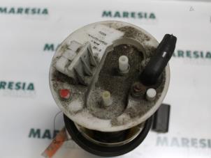 Usagé Pompe carburant électrique Fiat Bravo (182A) 1.9 JTD Prix € 40,00 Règlement à la marge proposé par Maresia Parts