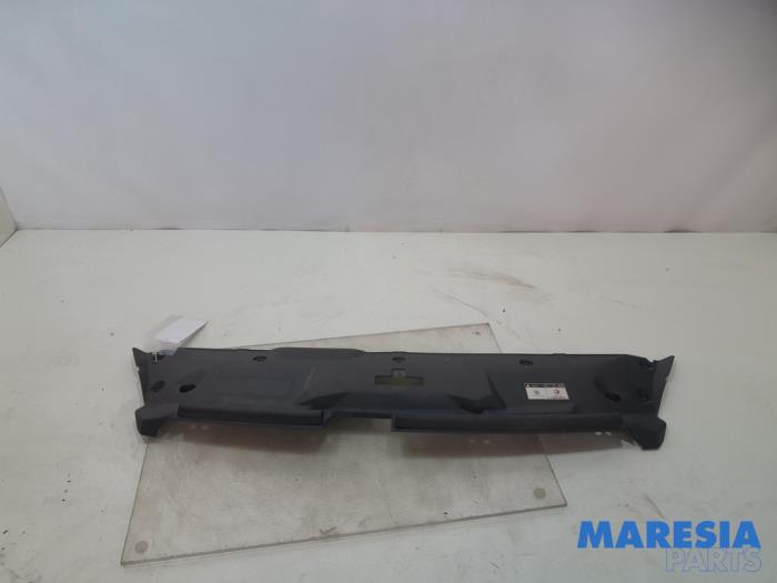 Begagnade Front Peugeot 508 SW (8E/8U) 1.6 THP 16V Pris € 34,99 Marginaltabell erbjuds av Maresia Parts