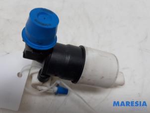 Used Windscreen washer pump Peugeot 308 SW (L4/L9/LC/LJ/LR) 1.2 12V e-THP PureTech 110 Price € 10,00 Margin scheme offered by Maresia Parts