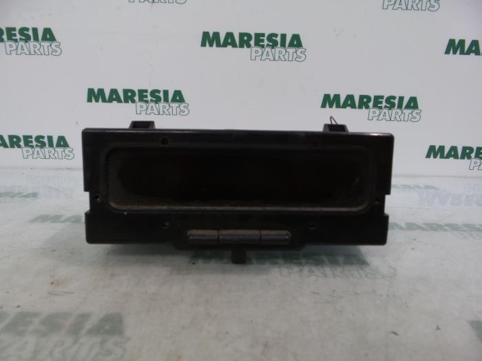 Begagnade Innerdisplay Renault Scénic I (JA) 1.6 16V Pris € 15,00 Marginaltabell erbjuds av Maresia Parts