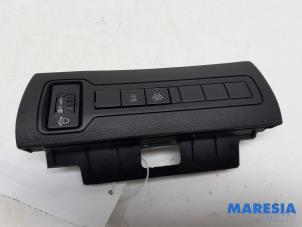 Used Dashboard part Peugeot 308 SW (L4/L9/LC/LJ/LR) 1.2 12V e-THP PureTech 110 Price € 50,00 Margin scheme offered by Maresia Parts