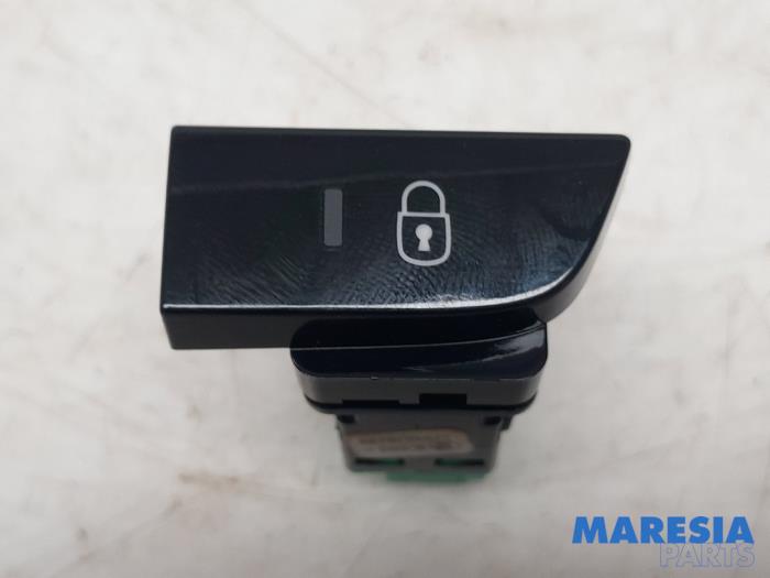 Gebrauchte Schalter Citroen Grand C4 Spacetourer (3A) 1.2 12V PureTech 130 Preis € 10,00 Margenregelung angeboten von Maresia Parts