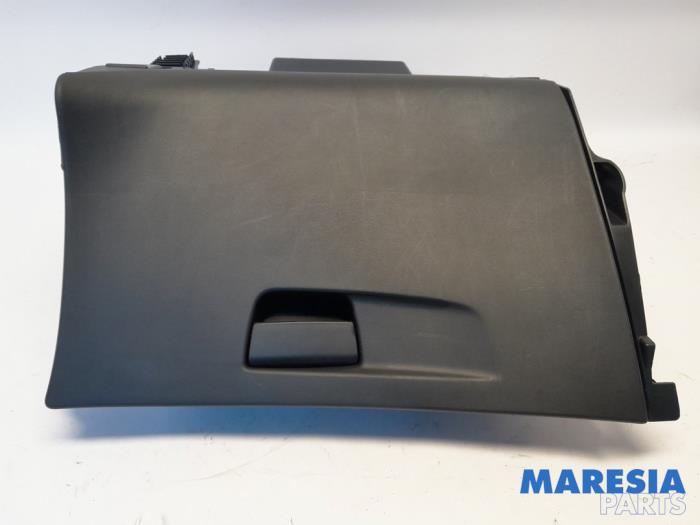 Begagnade Handskfack Citroen Grand C4 Spacetourer (3A) 1.2 12V PureTech 130 Pris € 59,00 Marginaltabell erbjuds av Maresia Parts